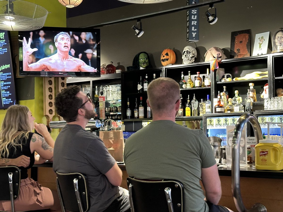 xbaxterx's tweet photo. Zombie Burger + Drink Lab 🧟♂️🍔🥤#goodeats #xfoodfightx #food #foodie #foodphotography #instafood #yummy #delish #zombie #walkingdead #burger #zombieburger #roadxtrip #desmoines #iowa https://t.co/vUHzf8Go53