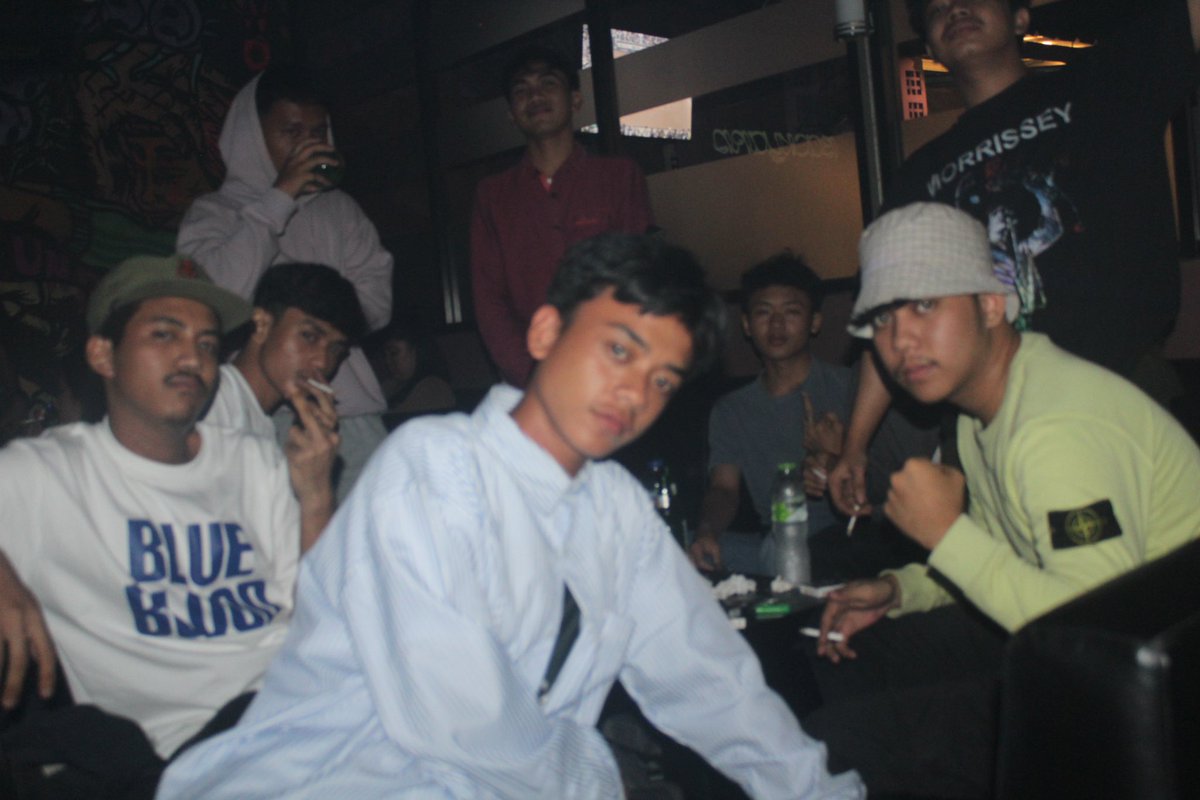beerdaks's tweet photo. forever young https://t.co/FyBtO3iiAQ