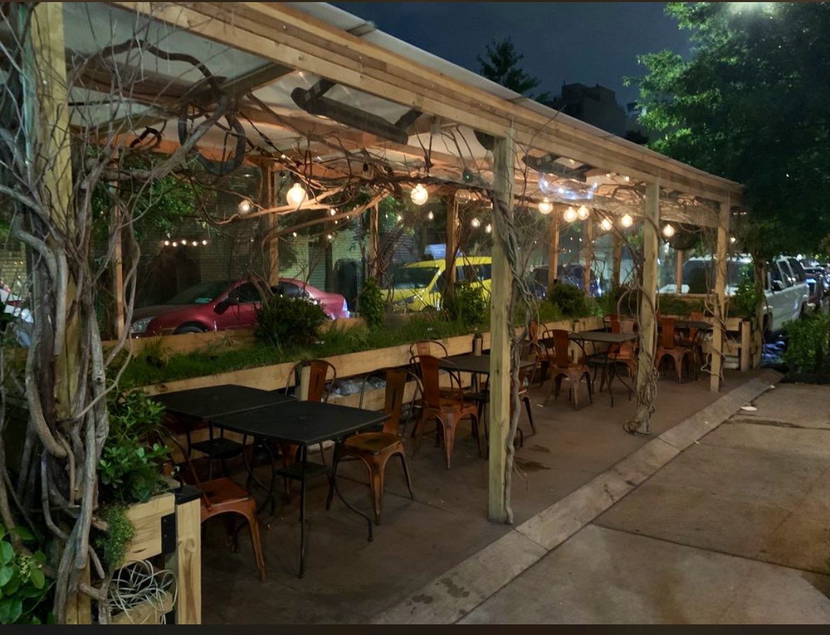 BobaCyclist's tweet image. What a downgrade for Beija-Flor, the excellent Brazilian restaurant in Dutch Kills. Their pretty outdoor dining structure is now gone, just so two people can park their cars in front. No more live music outside, I guess, either. 
Conservative NIMBYs just hate this city.