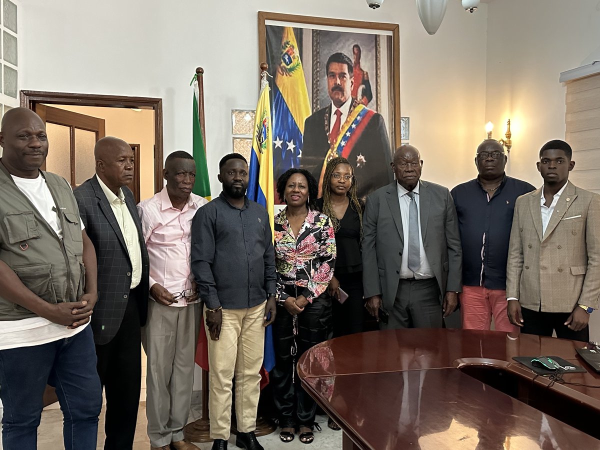 Acompañada de amigos y aliados de forma presencial y online, Emb. de la RBV en el Congo expuso con el Viceministro para África, Yuri Pimentel, la verdad de Venezuela y la reelección del Presidente Nicolás Maduro. 
@CancilleriaVE <a href="/yvangil/">Yvan Gil</a> <a href="/ypimentel2021/">Yuri Pimentel</a> 
#VenezuelaPazYJusticia