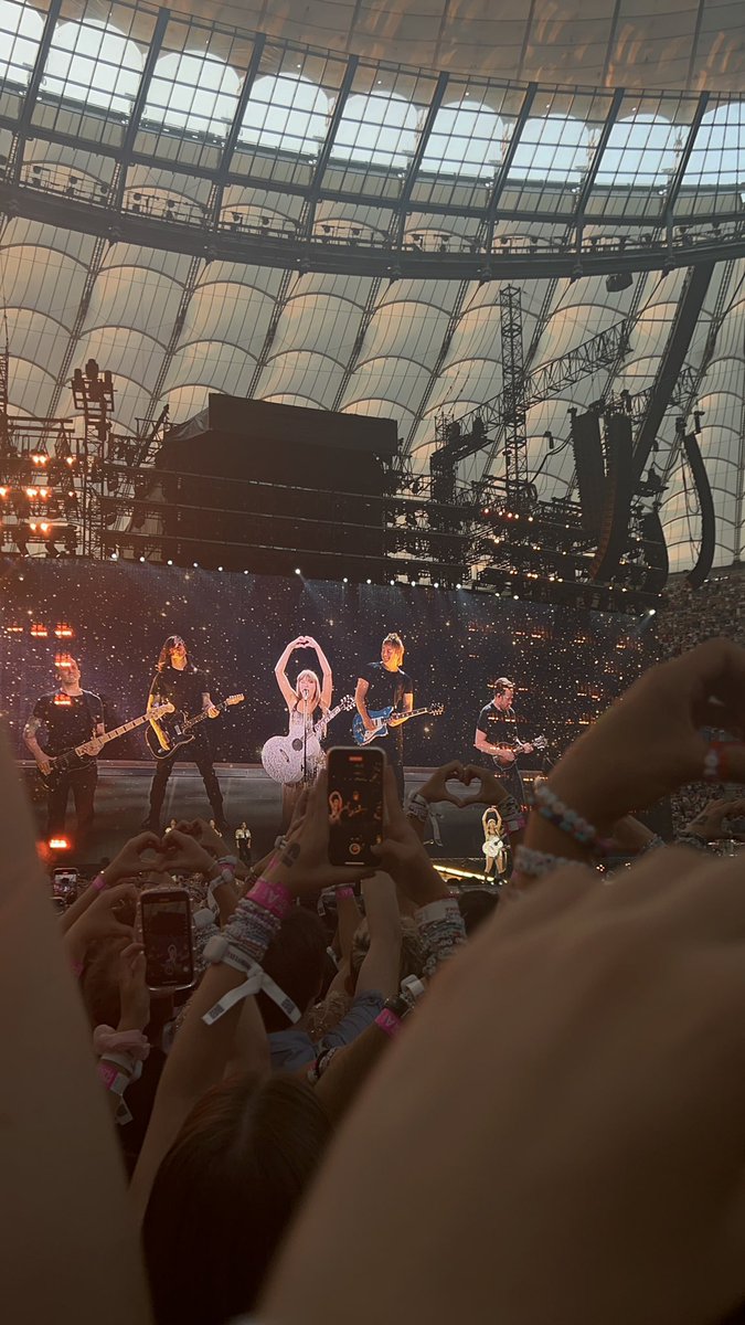 mstaregaa's tweet photo. @TSwiftNewsPL @taylornation13 https://t.co/CCbHu0m9IP
