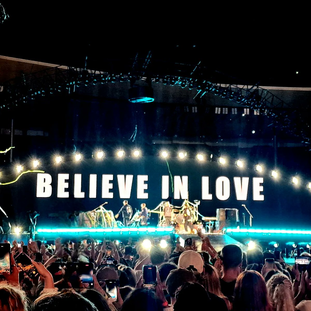 15th MOTS concert #Helsinki 🇫🇮 What a night!! <a href="/DobboLISA/">🌟Lisa🌟</a> <a href="/coldplay/">Coldplay</a>
