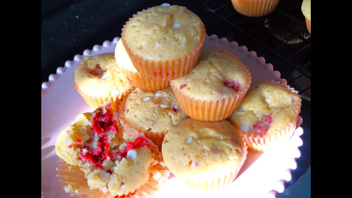 Clauraz's tweet photo. #mantecadas #muffins #magdalenas #bizcocho #frambuesas #chocolate #delicioso #recetas #rapida #tutorial  

https://t.co/9JmlJRruKC 

Ya tenemos nuevo video en nuestro canal de youtube, muffins deliciosos de frambuesas y chocolate blanco, para sentirse feliz y compartir 🥰 https://t.co/OXWMYLR5Iy