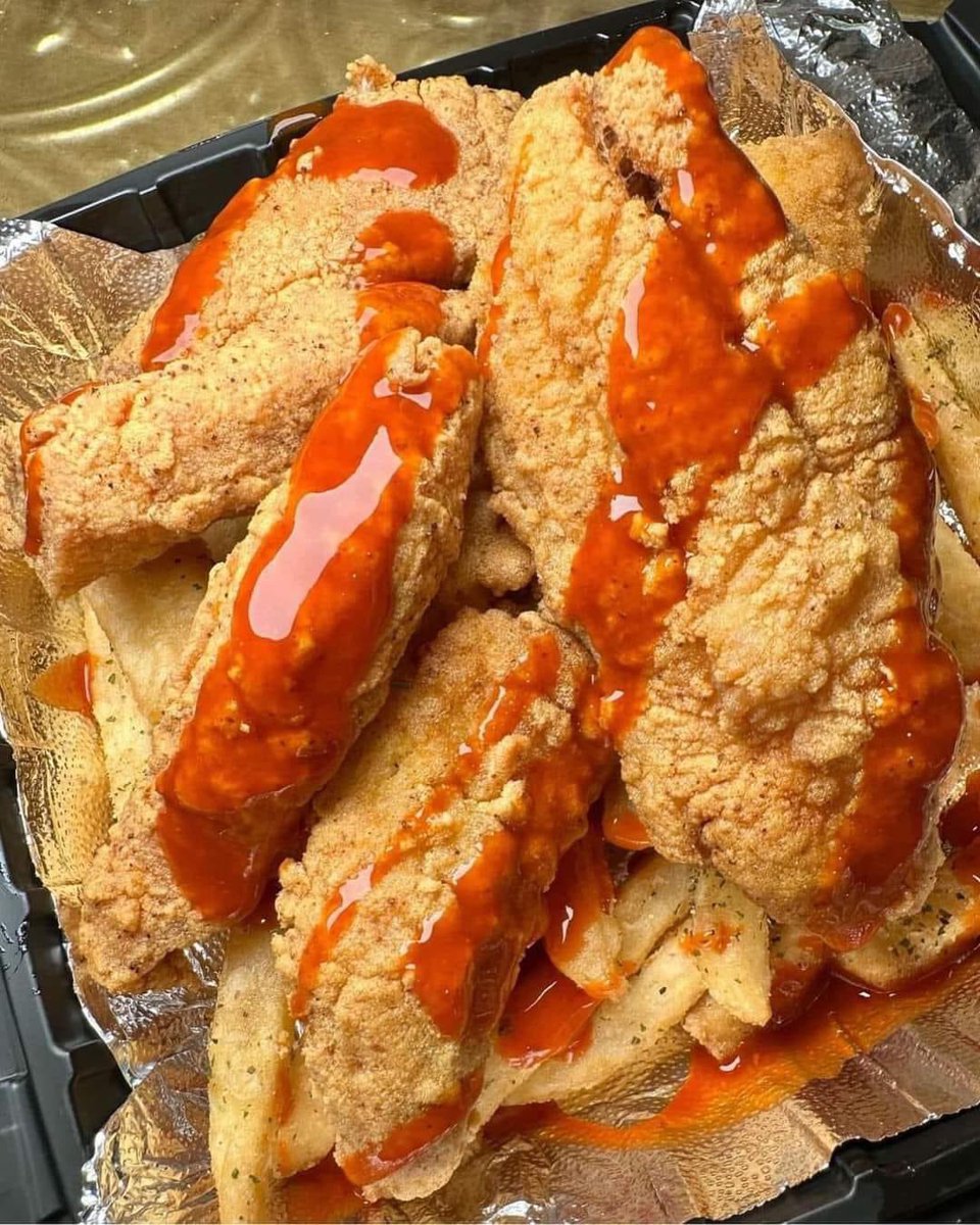 eatinerni's tweet photo. Do you like hot sauce on fried fish? 🐠 https://t.co/oB8HIk3QD0