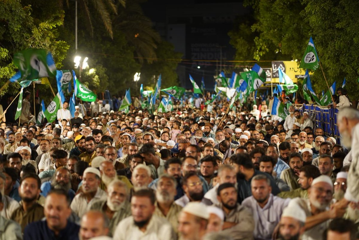 JIPOfficial's tweet photo. کراچی میں جاری دھرنے کی تصویری جھلکیاں

#تنخواہ_دارکوجینےدو https://t.co/15i6WuC1f9