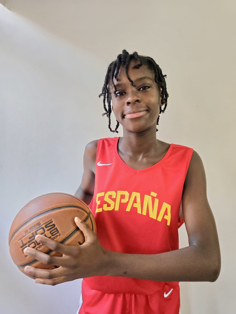 cbalmeria's tweet photo. Ya de vuelta nuestra jugadora Aisha Día ⛹🏿‍♀️🏀 de la concentración en Guadalajara con la Selección Española U12 🇪🇸. 
Experiencia magnífica que esperamos se repita en el tiempo. 
¡Felicidades Aisha! 

#cbaclubcantera https://t.co/VyN83SAjgu