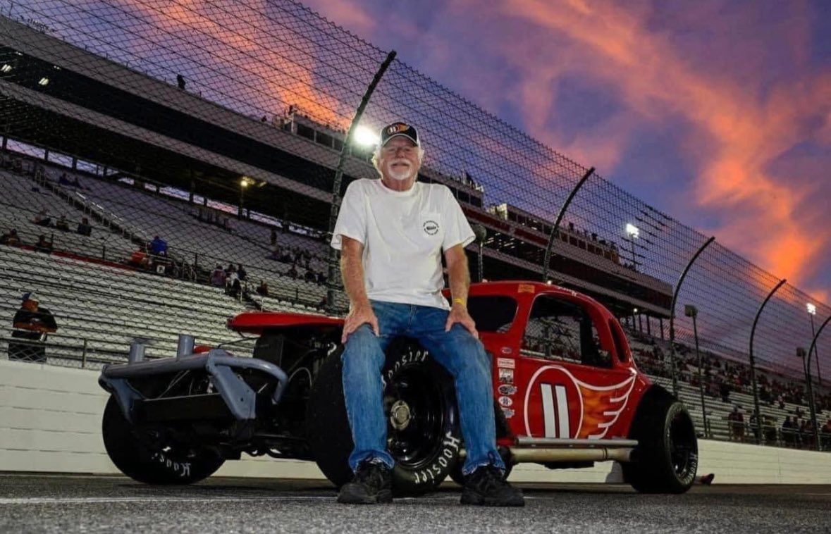 MartinsvilleSwy's tweet image. "We’ve lost a great ambassador for NASCAR, and I’ve lost a great friend with the passing of Roy Hendrick. The last couple of years, he was always willing to bring the his father’s iconic Flying 11 to Martinsville to drive in the pace laps before our modified race.  My prayers are…