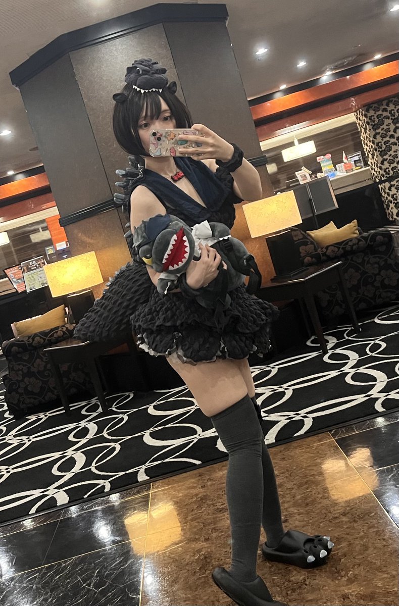 ←去年の私　モスラ 
　　　　　　　今年の私　ゴジラ→
※コスプレ　擬人化
#コスサミ #コスサミ2024