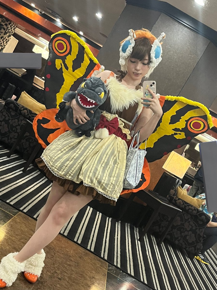 mokorosu's tweet image. ←去年の私　モスラ 
　　　　　　　今年の私　ゴジラ→
※コスプレ　擬人化
#コスサミ #コスサミ2024