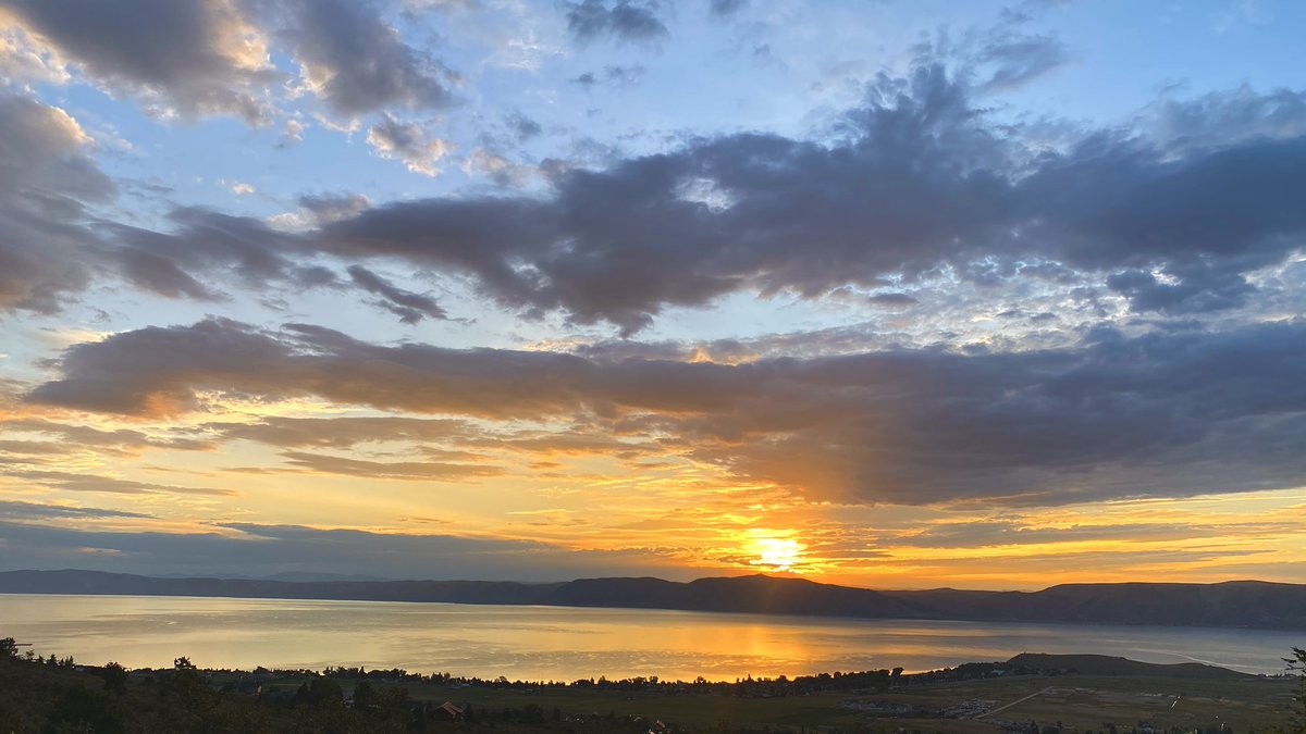 brianwusa's tweet photo. Bear Lake UT #Sunrise #BearLakeUt #RaspberryDays @StormHour @AlanaBrophyWX @NateLarsenWX @Dan_Pope_FOX13 @AmyNayNews @spunky_libra @dannahyer @UtahBamaFan @gracefulvibin @Whobugs @MorerLes @tvheidihatch @UtahWxMan @ChaseThomason https://t.co/gQJ4pI8PNN