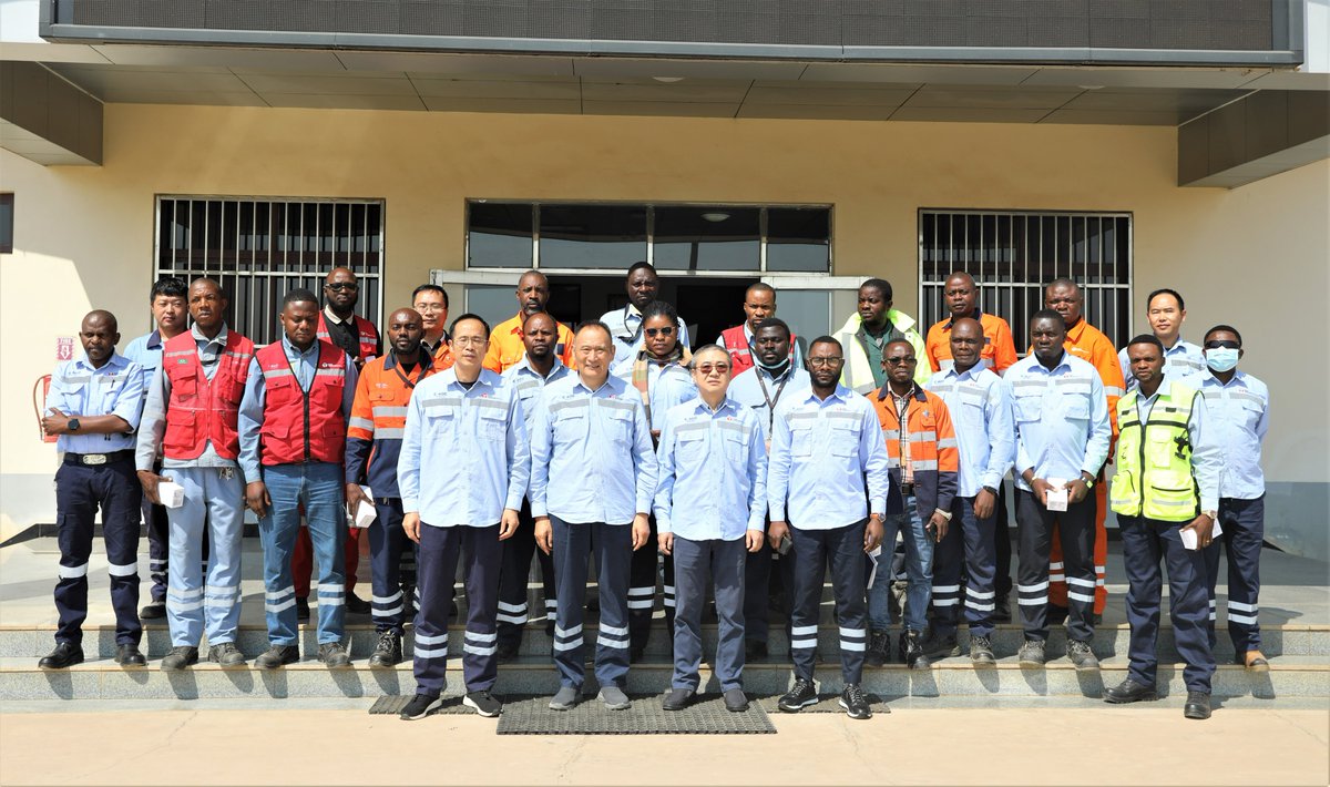 Officiel_TFM's tweet image. Les #lauréats des meilleurs #slogans Safety et Environnement pour l'année 2023 primés par la Direction générale de #TFM ce vendredi 02/08/2024 dans les bureaux administratifs 10k. Au total, 20 employés ont reçu leurs prix.