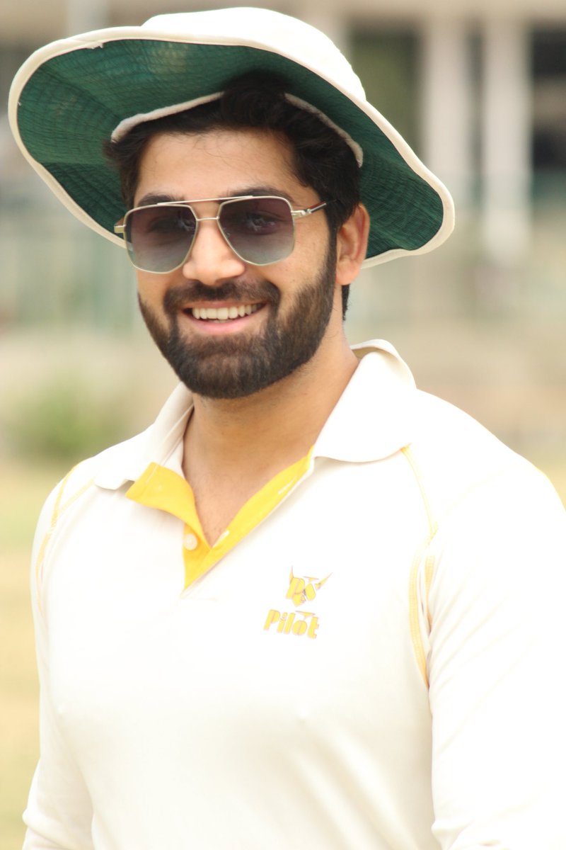 BasharatRehan1's tweet photo. Behind you skipper. @kaeshurr1 https://t.co/NBFe6AM2Jj