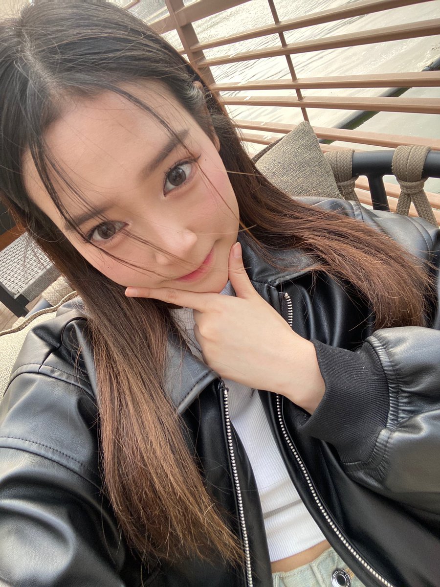 dheaangelialee's tweet photo. Pap dikit ah lagi make up nih, karna hari ini ad kegiatan hihi 🫶 https://t.co/Rt06IEpLde