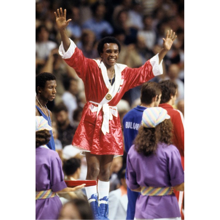 LeiferNeil's tweet photo. Sugar Ray Leonard fights for Team USA during and after a Light Welterweight bout at the 1976 Summer games in Montreal.
July 1976.
#NeilLeifer #RayLeonard #Boxing #Montreal #TeamUSA #Sports #Photography https://t.co/a0SgySDqmS