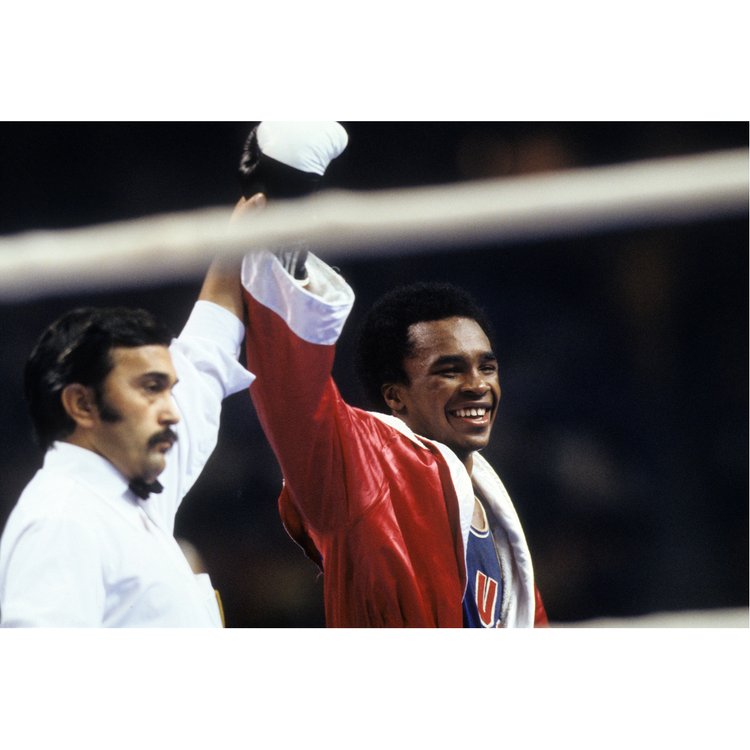 LeiferNeil's tweet photo. Sugar Ray Leonard fights for Team USA during and after a Light Welterweight bout at the 1976 Summer games in Montreal.
July 1976.
#NeilLeifer #RayLeonard #Boxing #Montreal #TeamUSA #Sports #Photography https://t.co/a0SgySDqmS