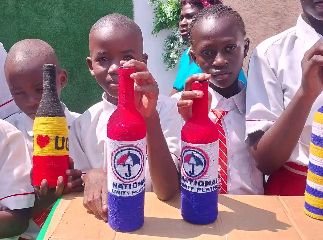 NupQuin's tweet photo. Even the kids know it that Bobi Wine yadaakko..ππ
#generationbobi https://t.co/R5FYCUnLMJ