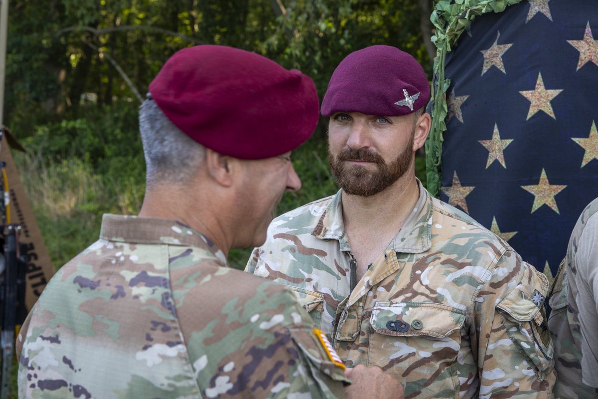 TheParachuteReg's tweet image. Jumping into the weekend! British Airborne taking part in the annual #Leapfest competition in the USA. Troops from 2 and 3 PARA have been parachuting alongside the @NationalGuard. Safe landings! 
#Readyforanything🆎️🇬🇧🇺🇲
@16AirAssltBCT 
@3PARA 
@BritishArmy 
#Paratrooper
#Paras