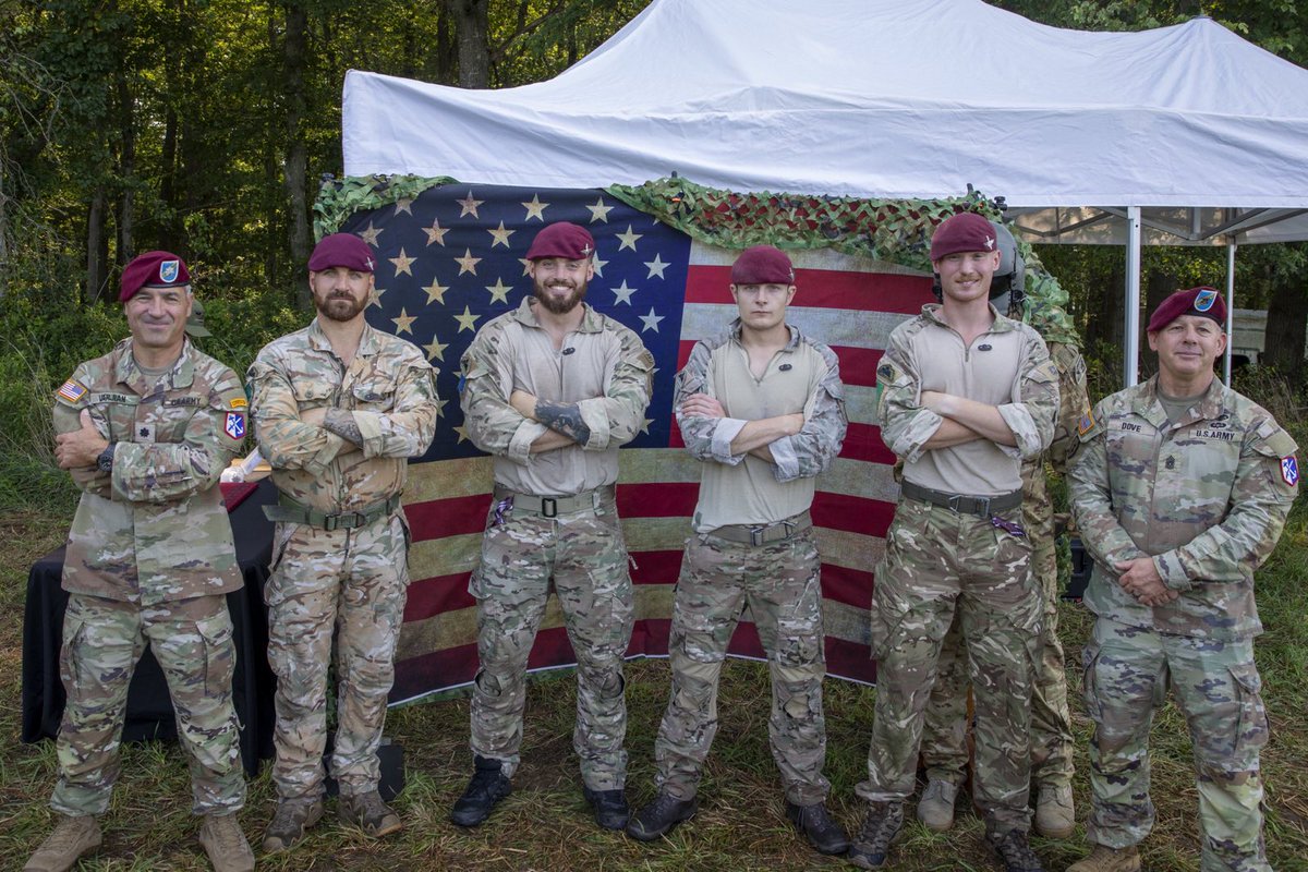TheParachuteReg's tweet image. Jumping into the weekend! British Airborne taking part in the annual #Leapfest competition in the USA. Troops from 2 and 3 PARA have been parachuting alongside the @NationalGuard. Safe landings! 
#Readyforanything🆎️🇬🇧🇺🇲
@16AirAssltBCT 
@3PARA 
@BritishArmy 
#Paratrooper
#Paras