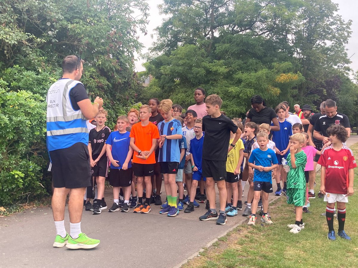 dartfordjpr's tweet photo. ��� Our first event of August - and again we welcomed over 50 juniors

🕺Alex encouraged everyone to get energetic in her warmup - including press ups!

👋 it was great to say to 6 first timers 
🏅 and watch 2 personal best times

👏 thank you to our 25 volunteers

#loveparkrun https://t.co/ZaPfI1624x