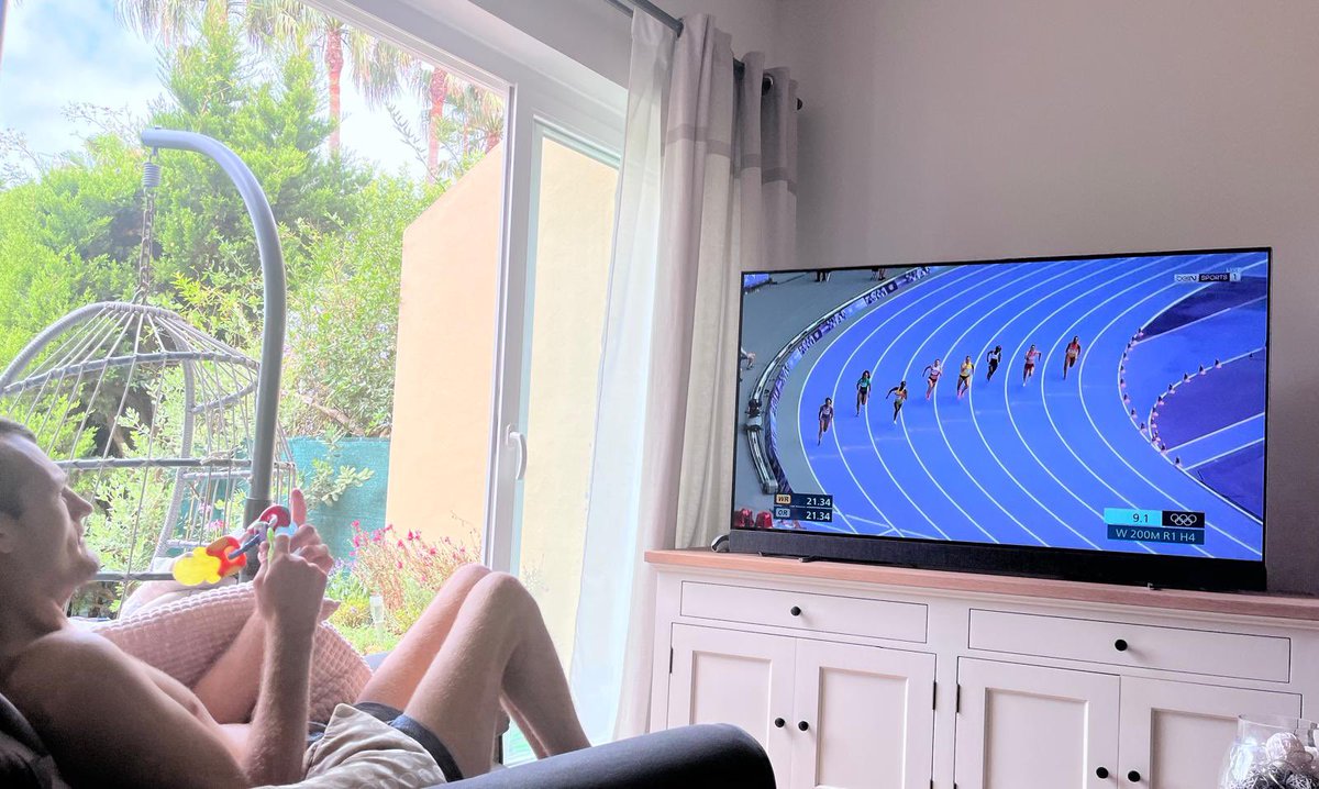 Getting into this Olympics #AS though I wish I could run like that 🤬