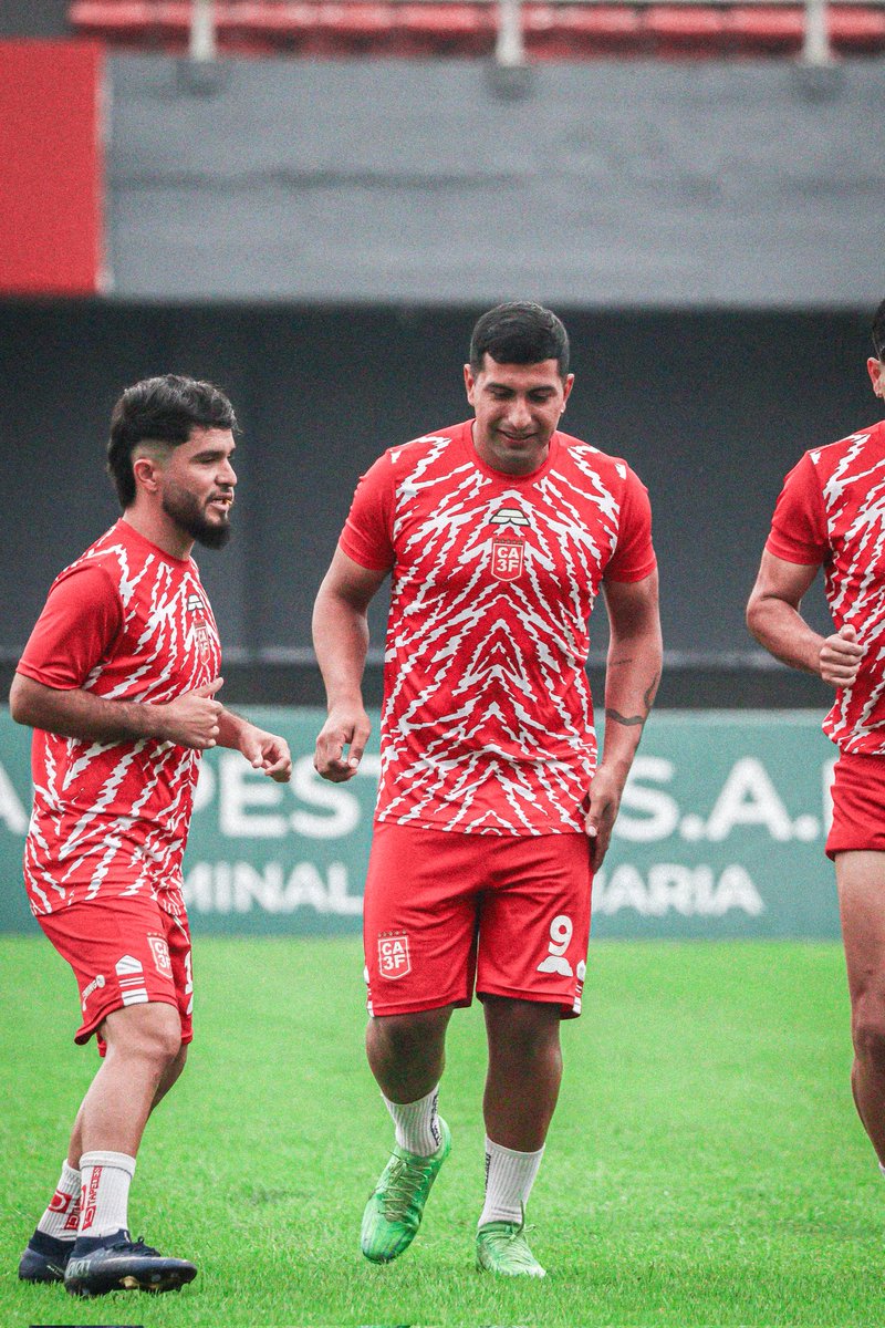 🔜 Entrada en calor previo a nuestro encuentro ante @guaireñafc

🔥📸

#vamosrojo🔴