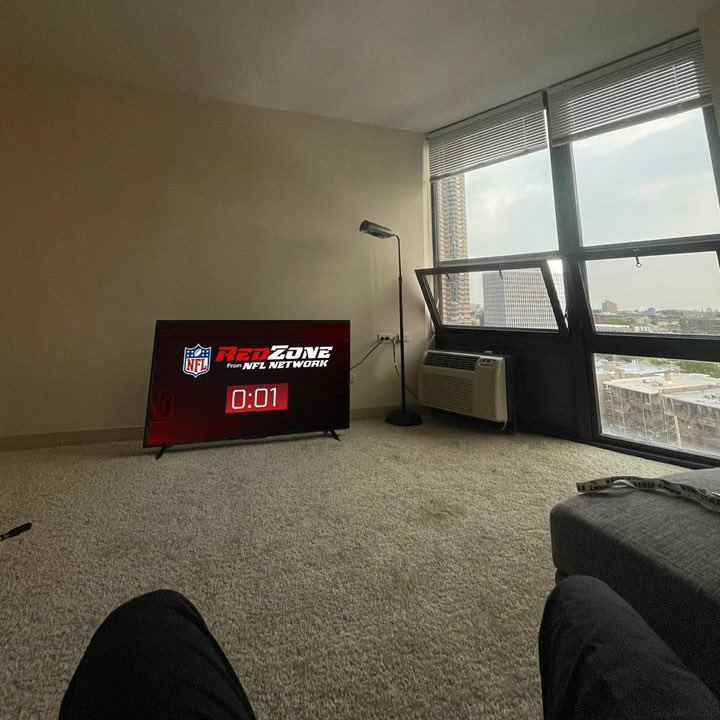 stoolgambling's tweet photo. 5 weeks away from heaven on earth https://t.co/Z6rSelSVuW