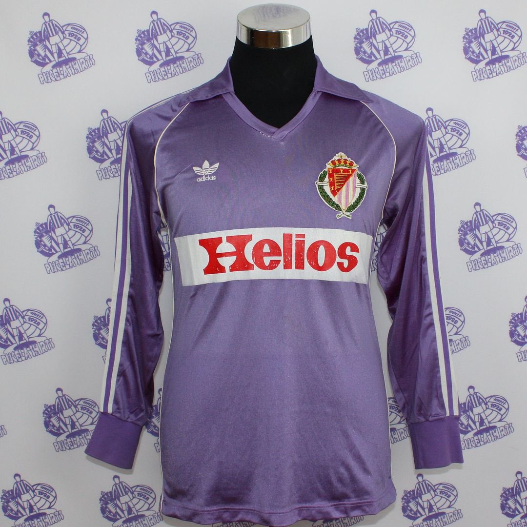 pucelashirts's tweet photo. Camiseta Real Valladolid.
Temporada 1983-1984: Adidas.
2º equipación, publicidad Helios.
Dorsal 3. https://t.co/T8TWrodyel