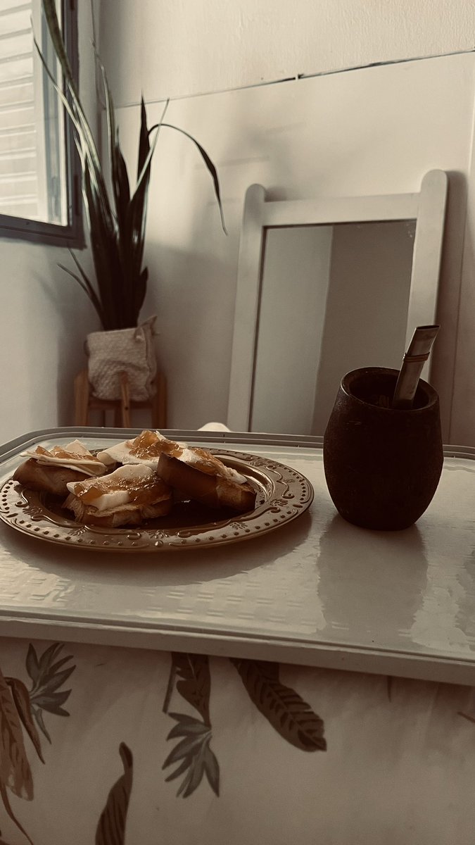 Domingo sin resaca y el desayuno en la cama es tan 😍