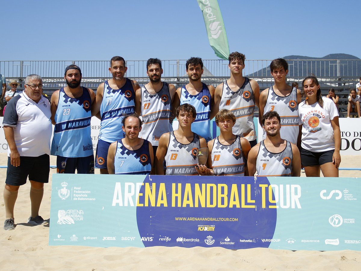 ArenaHandballT's tweet photo. 🏆 ¡Entrega de premios en el #Arena1000 de Laredo en categorías sénior y juvenil!

📌 Sénior Masculino

🥇 Ciudad de Málaga
🥈 Maravillas Benalmádena 

📌 Sénior Femenino

🥇 Fundación Fomento y Deporte Ciudad de Málaga
🥈 Cats AM Team Almería 

(1/2)🧵 https://t.co/LvQrtJFnog
