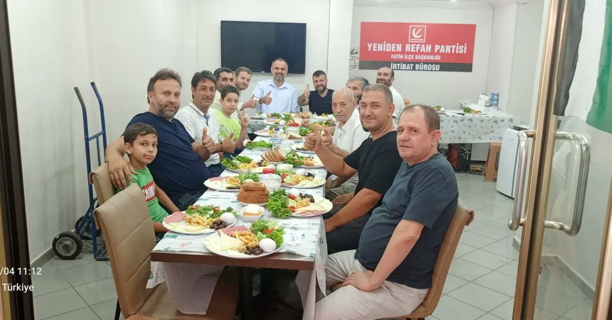 Yrefahfatihilce's tweet photo. Fatih İlçe Teşkilatı Olarak Yedikule Mahallesi'nde bulunan Üyelerimiz ile Birlikte Kahvaltı yaptık. Genel Başkanımız Fatih Erbakan Bey'in Selamlarını ilettik

#fati̇herbakan #erbakanhoca #fatiherbakan #YenidenRefah https://t.co/WyzQPvm7ud