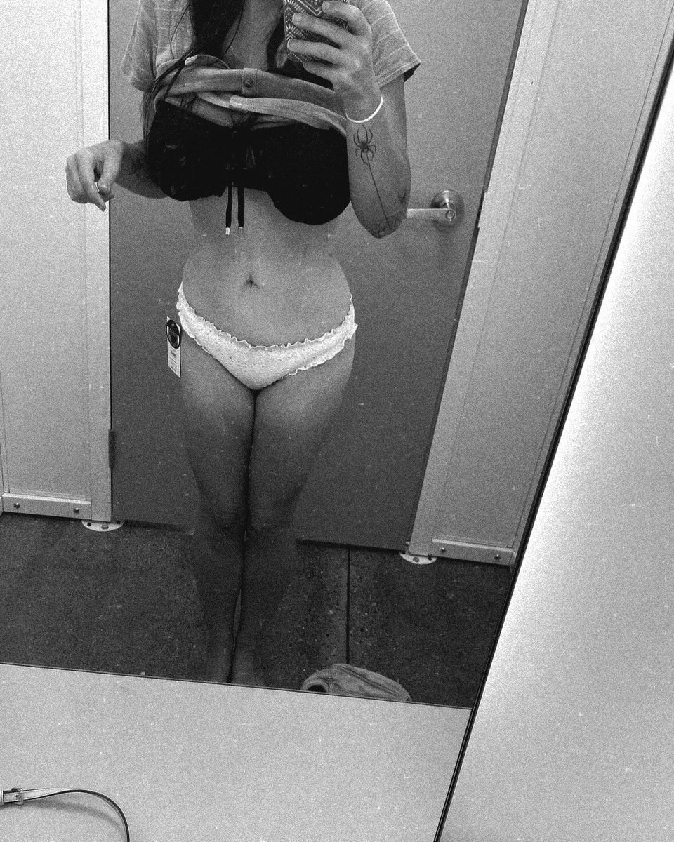 ditzy_bri's tweet photo. Proud moment! Loving myself !! Loose skin and all https://t.co/pLA7SJDAdc