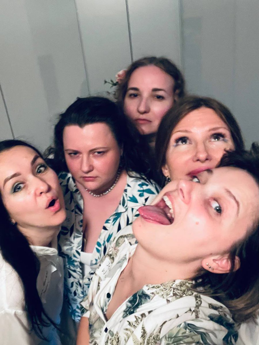 Вчера была огнищенская мини-мультифандомная патичка по случаю дня рождения <a href="/tom_hathaway/">charlie</a> 🎈🎂Потрясная организация, отличный клуб и конкурсы интересные 😁🔥 Вот бы повторить хд