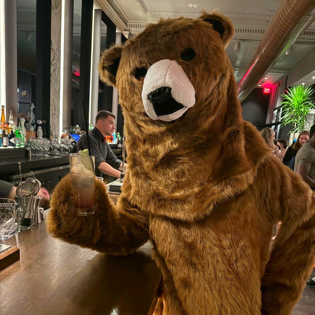 commshakes's tweet photo. Percy wanted to wet his whistle before our final performance tonight, so what better way than with a "Sicilian Sunset" from @BostonChops, our Premier Restaurant Sponsor! 🍹🐻🕰️
Get yours today before they’re gone!
#CommShakes #WintersTaleSOTC https://t.co/E1x7B8FaU1