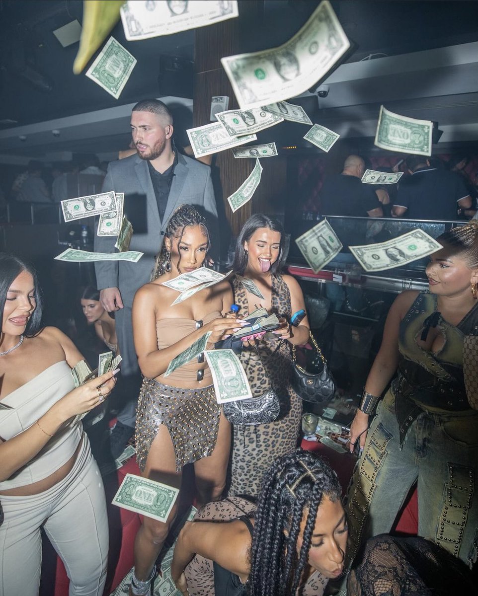 biatwotimesb's tweet photo. Fuckin’ up the club cause my Papi an investor 🥱
I do what I want, I’m the princess
You’re a Shepard https://t.co/yVziuNpoOG