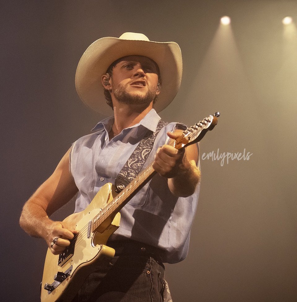 occasionaldsco's tweet photo. save a horse ride a cowboy has never been more true 😮‍💨 https://t.co/MusFCqJEI2