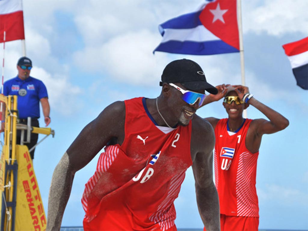 🇨🇺 #Cuba cayó (1-2) en los 8vos de final de #París2024 en el voleibol de playa masculino.

🏐En un emocionante partido Noslen Díaz y Jorge Alayo no pudieron ante los número 1 del ranking mundial, los suecos 🇸🇪Ahman y Hellvig.

💪 Felicidades campeones, lo intentaron con todo.