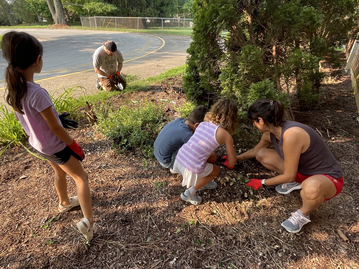 JCPSKY's tweet photo. Many thanks to Northeast Christian Church for its Love the Ville day, joining with other churches to beautify dozens of JCPS schools this morning. ⁦⁦@NortonCougars⁩ are ready for #JCPSFirstDay on Thursday! https://t.co/0a7Fw7qFU2