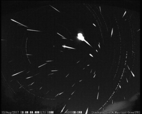 Où et quand observer les #Perséides en 2024 💫💫💫 ? Pour en savoir plus, consultez cet article : vigie-ciel.org/2024/08/04/qua… #astronomie #etoilesfilantes