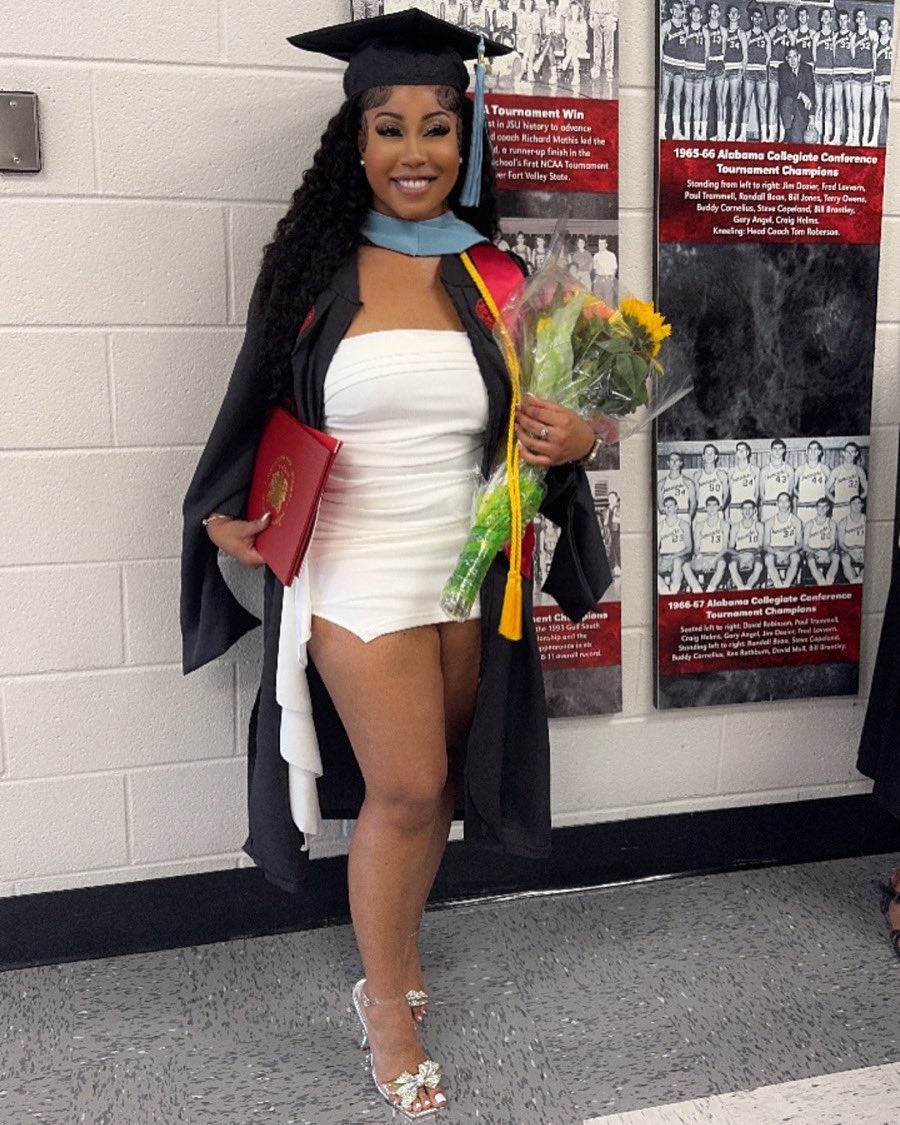 mastered it with a 3.9 gpa. ✨🍾 i worked hard for this.. a lot of sacrifices in this 💯 M.S. ED 💋🤍