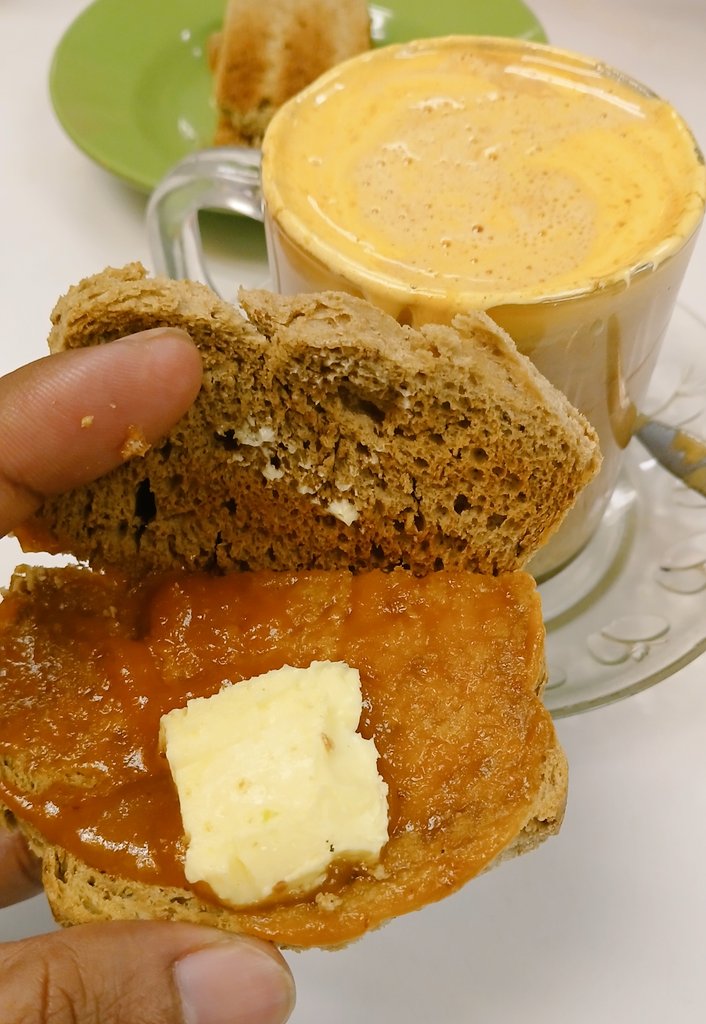 Nyempetin mampir jajan ke sini, masih kurang kenyang gitu abis makan di hotways penumping. The food, place, crowd, are good. Gonna come back here asap.