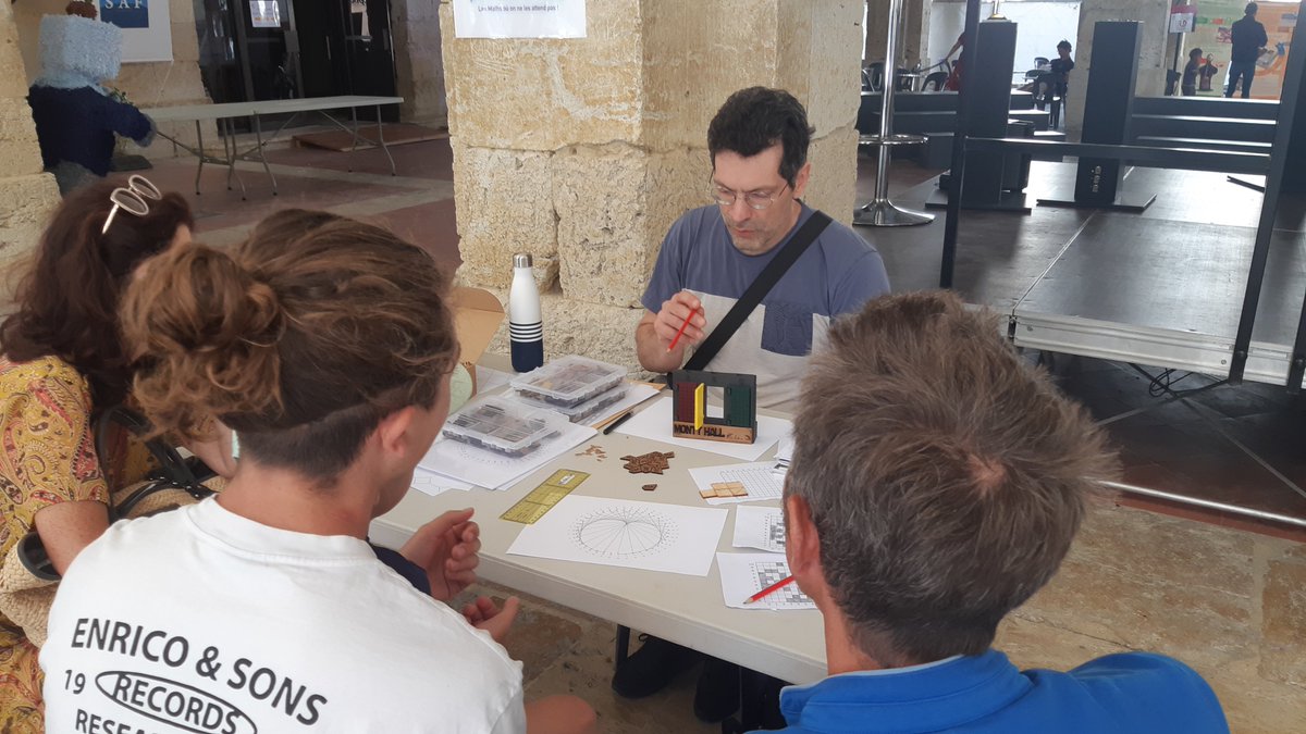 Mathalors's tweet photo. #festival #astronomie #Fleurance 2024 @AstroFleurance 
Village CHNOPS 
@LesMathsEnScene @fermat_science font vivre les #mathématiques au village CHNOPS https://t.co/fg7j4OIDTs