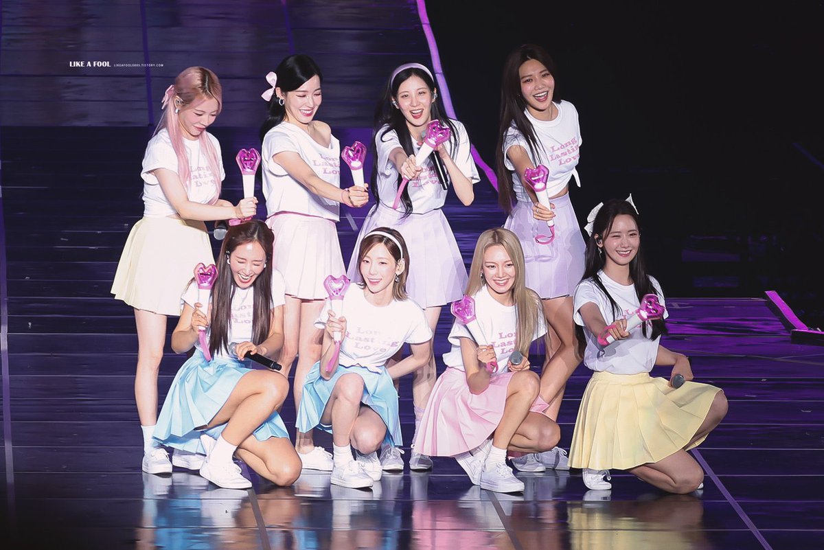 snsdcore's tweet photo. this is home🤍🤍

Happy 17th Anniversary 💗 
#17SummersWithSNSD
#소시소원_다시피어나는_우리의Seventeen https://t.co/MawxVR0S2E