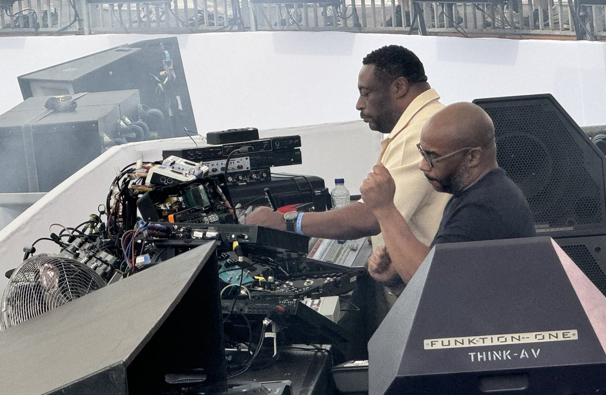 noname_records_'s tweet photo. Octave One デクマンテル セトリ setlist
A Better Tomorrow
Empower
Nicolette
Point Blank
Instrument Of Change *
Systematic *
Blackwater
Dema
I Believe
#octaveone #detroittechno #dekmantel
*(Random Noise Generation) https://t.co/8b33hGQKbd