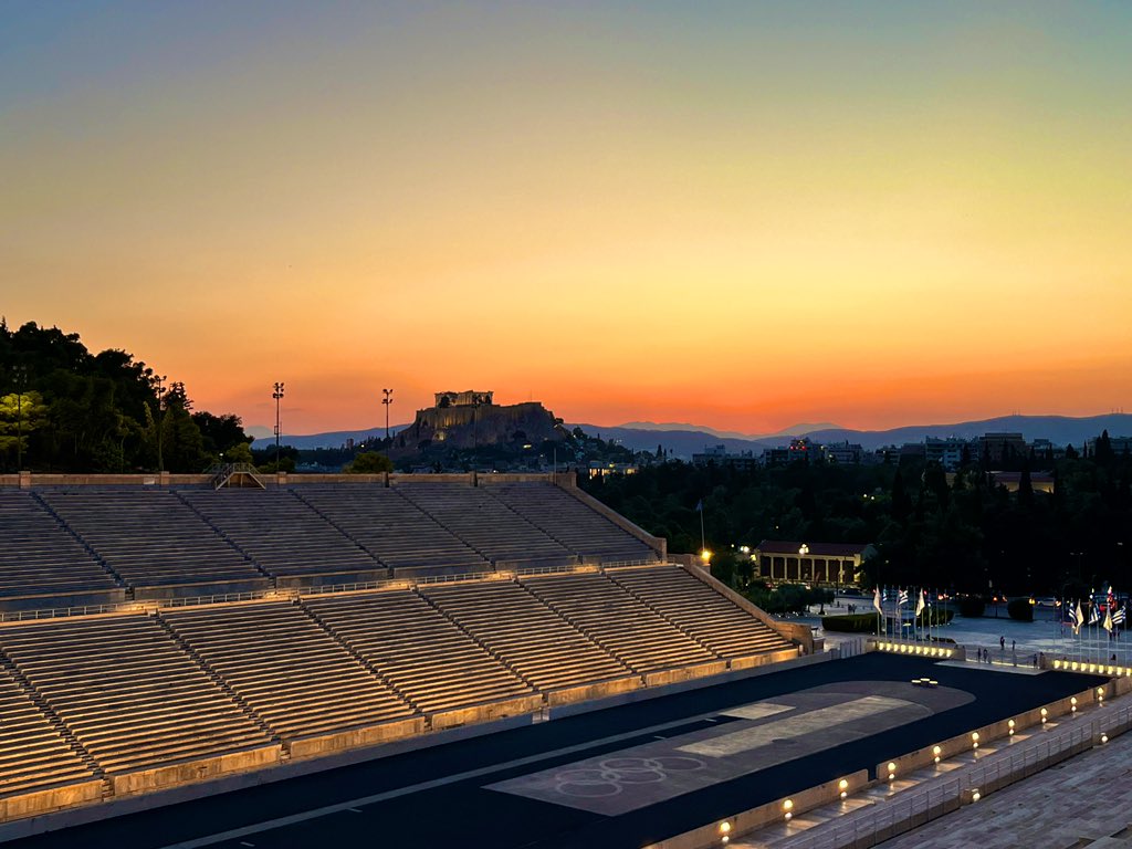 Jack_Kay's tweet photo. If the #acropolis comes, beep me #greece https://t.co/jLJsKDMGDi