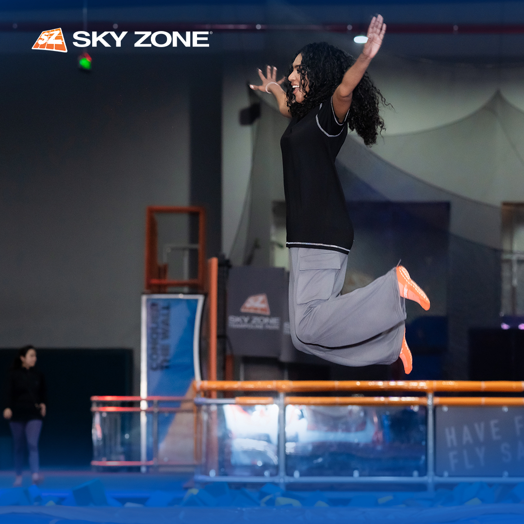 مكان واحد يجمع الرياضة والمتعة! #سكاي_زون اكيييد😍💪

One place that combines sports and fun! #SkyZone for sure 😍💪