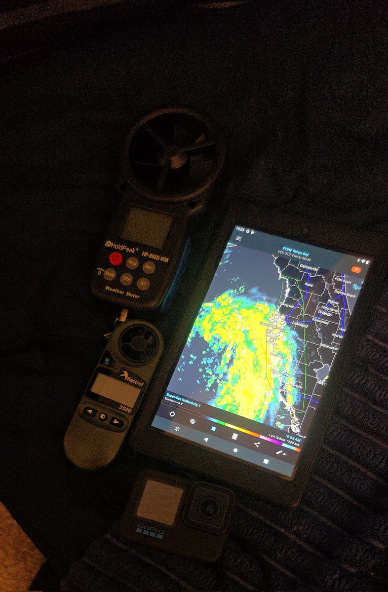 landersen83's tweet image. #GoPro ✔️! #Barometer ✔️! #Cellphone ✔️! #RadarScopePro ✔️!! Time to hit the beach and pier for some storms!!! 🤓🌩🌀

#Weathernerd #Stormchaser #TropicalStormDebby #FLwx #S24Ultra #StPete