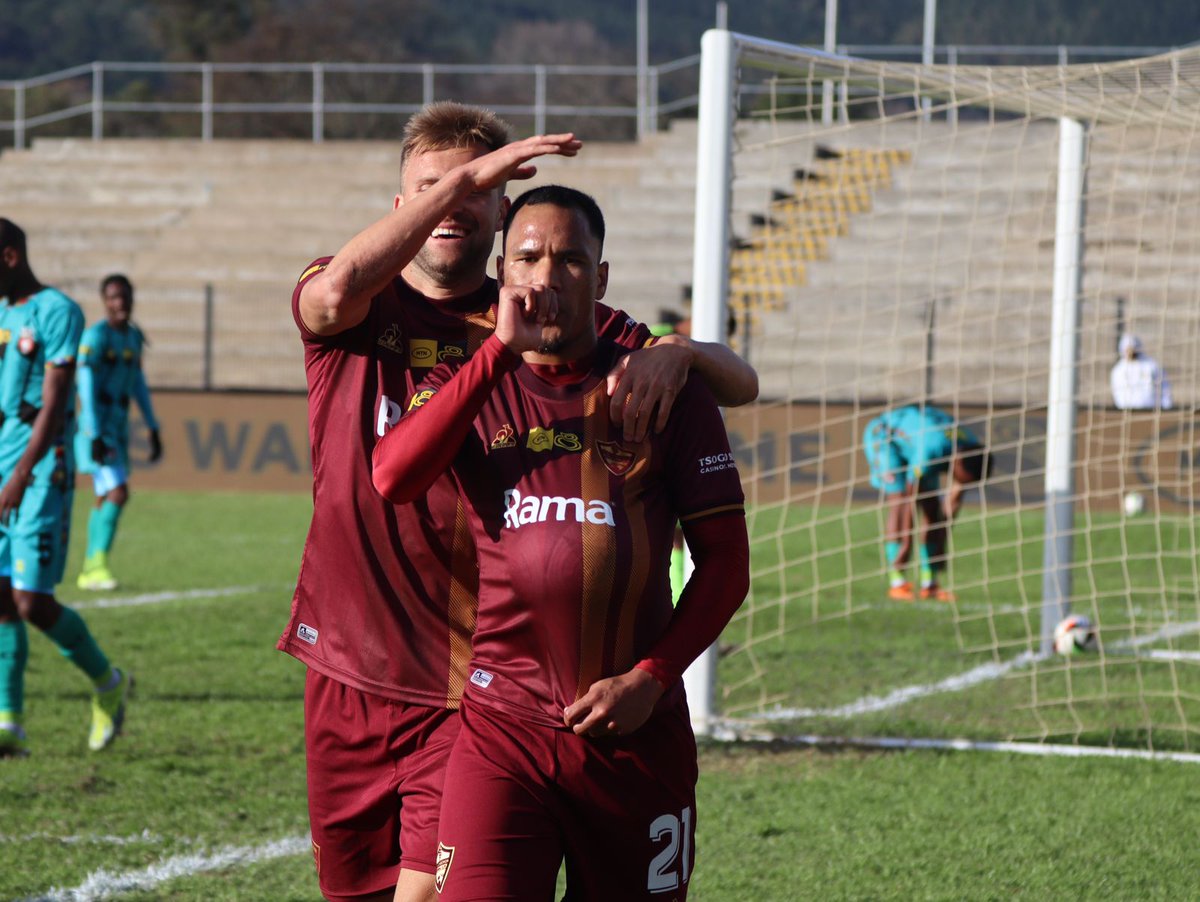 StellenboschFC's tweet photo. 57' – 𝗚𝗢𝗔𝗟! – Fawaaz Basadien carries his scoring form from pre-season into competitive action to add to our advantage 🔥

 Stellenbosch FC 3️⃣–1️⃣ TS Galaxy https://t.co/8sfQ61EHyU