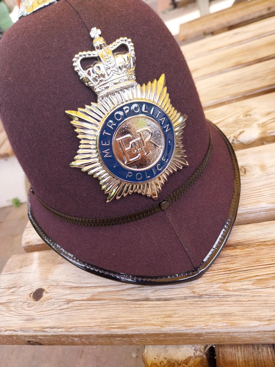 Officers from the East Acton SNT are proud to inform you we have officially shut down a brothel earlier on this morning and have protected vulnerable victims of sexual exploitation which was taking place in this address!
Great work Team!
#Metpolice #Police #CommunityCrimeFighting