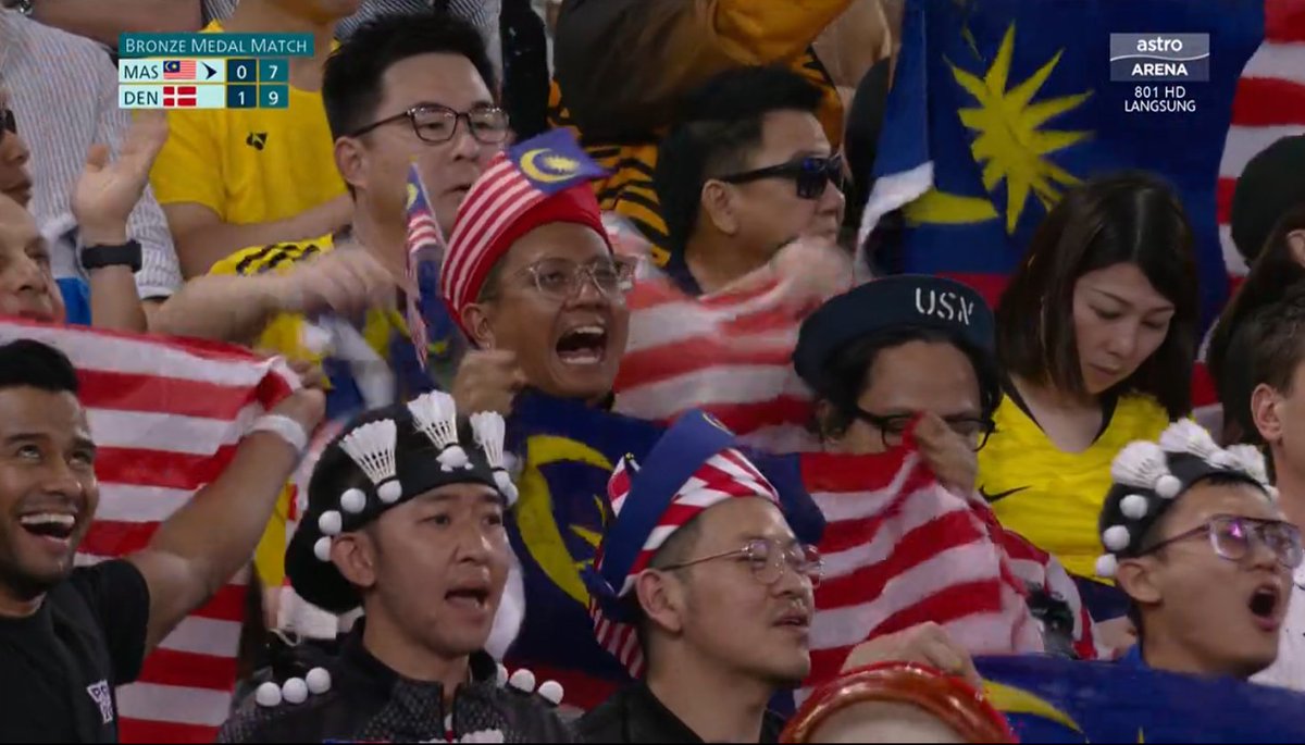 venqzc1's tweet photo. WAKE UP EVERYONE CHIASOH BAWAK BALIK BRONZE MEDAL!!!

thankyou aaron thankyou wooiyik. you guys did well!! 

BRB IM CRYING https://t.co/FIQjgDDq4S