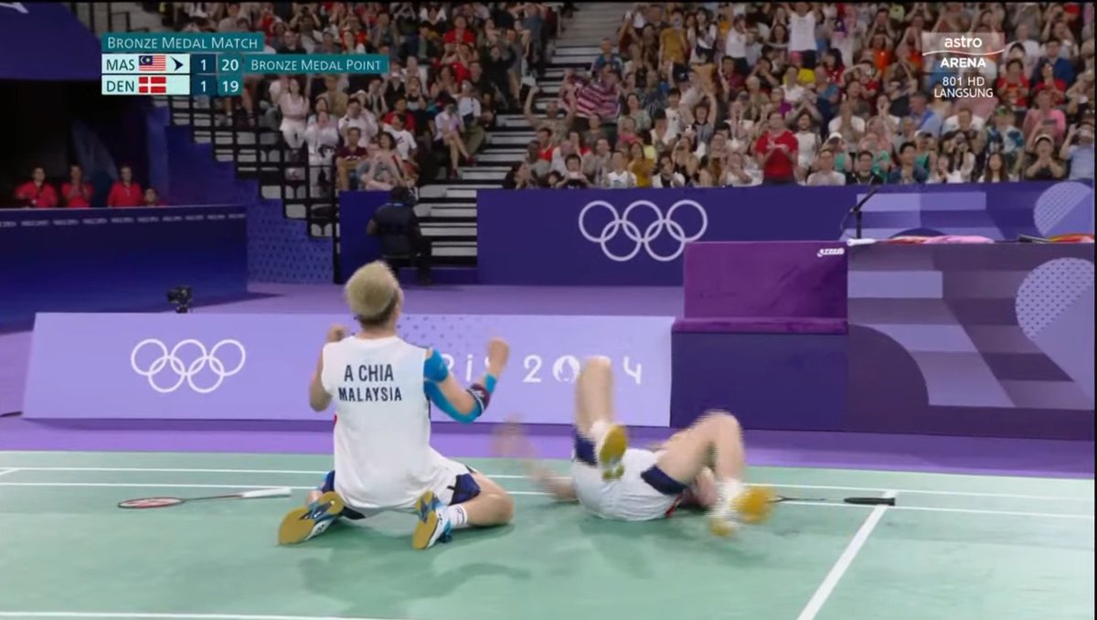 _corgispunky's tweet photo. #Olympics #Paris2024 #Badminton

did we make it?                     yes, we did https://t.co/WcwV9R9Aer